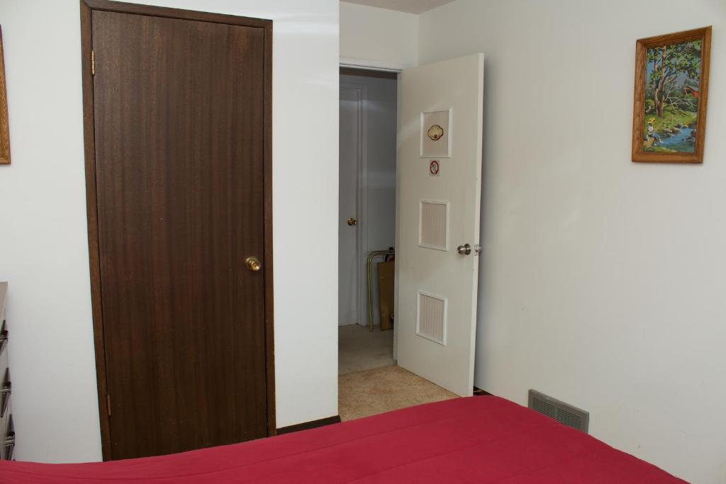 Cozy Nest Bed & Breakfast คาลการี ห้อง รูปภาพ